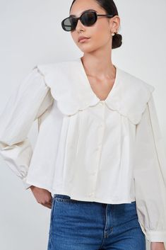 White scalloped giant collar shirt | Glassworks London Satijnen Blouses, Sew Projects, London Free, Clothes Patterns, Buy Now Pay Later, Collar Shirt, Office Outfits, Summer 2023, New Wardrobe