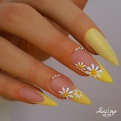 Almond Nail Spring Design, Spring Cute Nails, Stiletto Spring Nails, Classy Stiletto Nails, Spring Nails Stiletto, Long Spring Nails, Sun Nails Design, Colorful Spring Nails, Flower Nail Ideas