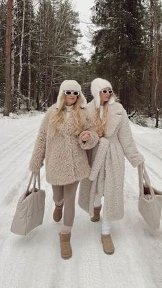 Bibi Fashion, Snow Ootd, Ugg Outfits, Montana Trip, Coco Bliss, Camel Outfit, Outfit Beige, Uggs Outfit, Old Money Style