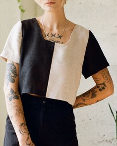 Quilted Crop Top in Black and White Linen Crop Top - Etsy Cream Crop Top, Linen Crop Top, Diy Sewing Clothes, Mode Inspo, Black And Cream, Mode Inspiration, Look Cool, Sewing Inspiration