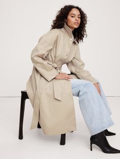 Often called a "Mac Coat", this relaxed iteration of a tailored rain coat is cut from a bonded cotton fabric finished with a water-resistant coating and fully sealed seams to keep the elements at bay.  Water-Repellant Relaxed fit.  Warmer: Unlined.  Point collar with snap front closure.  Two front pockets.  Center-back box pleat detail.  Unlined.  Relaxed fit with A-line skirt.  Long sleeves.  Midi length.  Model: Size S, 5'10" (178cm). Mac Coat, Skirt Long, Rain Coat, Box Pleats, First Look, A Line Skirts, Midi Length, Banana Republic, Cashmere