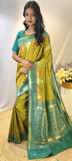 Green color Saree in Silk fabric with Weaving work Green Color Saree, Party Wear Traditional, Engagement Saree, Reception Saree, Fashionable Saree Blouse Designs, Indian Saree Blouse, Traditional Saree, Utsav Fashion, Green Saree