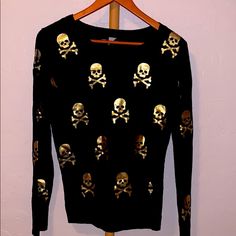 Romeo &Juliet Skull Sweater Size Xs/Sm Nwt Black With Gold Skulls Edgy Skull Print Tops For Winter, Fitted Skull Print Tops For Winter, Fitted Skull Print Tops For Fall, Gothic Party Tops With Skull Print, Edgy Skull Print Party Tops, Edgy Skull Print Top For Party, Casual Skull Print Top For Party, Ivory Cardigan, Skull Sweater