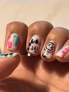 Newsies Nail Art, Blink 182 Nails Design, Blink 182 Nail Art, Blink 182 Nails, Cutesy Nails, Nails Tech, Tech Ideas, Retro Nails, Beauty Tricks