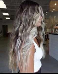 Blonde With Darker Roots, Warm Honey Blonde, Blonde Hair Styles, Ash Blonde Hair Balayage, Shadow Roots, Blonde Ombré, Summer Blonde Hair, Brown Hair Inspo