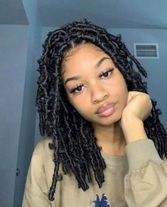 Faux Locs Hairstyles Medium Length, Black Faux Locs Black Women, Short Soft Locs Styles, Medium Faux Locs Hairstyles, Foe Locs Hairstyles, Faux Locs On Light Skin Women, Shoulder Length Distressed Locs, Short Fake Locs, Distressed Faux Locs Medium Length