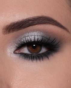 Gala Make Up, Grey Eye Makeup, Glittery Eye Makeup, Silver Eye Makeup, Ball Makeup, Eye Makeup Images, Grey Makeup, Dark Eye Makeup, Silver Makeup