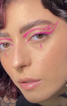 Pink Graphic Makeup, Punk Makeup, White Makeup, Alternative Makeup, Festival Makeup