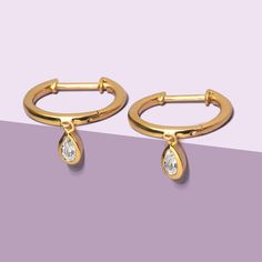 The Mini-Dewdrop Encompassing Drop Hoops are delicately crafted in solid gold with ethically sourced brilliant pear diamond. You can pair these with your favorite mini studs or huggie hoops. The dewdrop design adds an element of sophistication to these hoops, making them a stylish addition to your jewelry collection. Replica Jewelry, Mini Studs, Vs Diamond, Pear Diamond, Keepsake Boxes, Diamond Clarity, You Bag, Jewelry Crafts, Diamond Jewelry