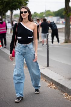 Denim Trends Fall Winter 2023: 10 Styles To Transform A Basic Look – StyleCaster Gala Gonzalez, Samba Outfit, Canadian Tuxedo, Vogue France