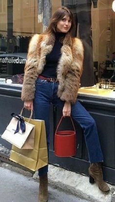 Jeanne Damas Style Winter, Damas Style, Fur Coat Outfits, Jeanne Damas Style, French Style Clothing, Jeanne Damas, I'm With The Band, Fur Fashion, 가을 패션