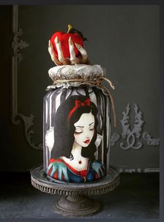 there is a cake decorated with an image of snow white and the seven dwarfs on it