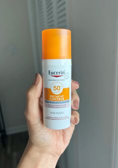 Sunscreens for all skin types | Eucerin sunscreen pigment control. This suncreen is perfect for all skin types but especially for those with acne marks and spots. It is lightweight with no white cast, so it's brown skin friendly. #brownskin #sunscreen #oilyskin #hyperpigmentation #beauty #skincareproducts #skincaretools Best Sunscreen For Oily Skin, Eucerin Sunscreen, Sunscreen For Acne Prone Skin, Hyperpigmentation Remedies, 2025 Wishlist, Best Drugstore Sunscreen, Sunscreen For Oily Skin, Skin Care Hyperpigmentation, Summer Plan