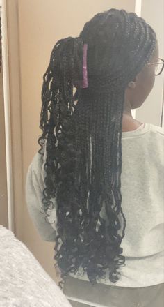 Mid Back Length Hair Braids, Box Braids Ideas Medium, Thick Knotless Braids With Curls, Medium Braids With Curls At The End, Knowles’s Box Braids With Curls, Braids With Curls At The End Hairstyles, Braided Hairstyles Curly Ends, Braids W Curls At The End, Curled Ends Box Braids