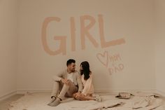 Private Gender Reveal Ideas, Gender Announcement Ideas, Gender Reveal Shooting, Gender Reveal Photoshoot, Quaint House, Gender Reveal Photography, Pregnancy Announcement Ideas, Baby Announcement Photoshoot, Gender Announcements