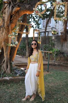 Indowestern Haldi Outfits For Sister, Wedding Dresses For Girls Indian, Pithi Outfit Brides, White And Yellow Outfit, Yellow White Outfit, Sangeet Outfit Sisters, Indian Wedding Outfits Sisters, Haldi Dress Ideas For Sisters, Haldi Function Dress