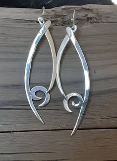 These earrings are shaped and hammered heavy gauge sterling silver wire Sterling Silver Fish Hook Earrings, Silver Drop Earrings With Fish Hook, Twisted Jewelry, Silver Smithing, Twist Jewelry, Diy Jewelry Projects, Jewerly Making, Jewelry Projects, Silver Wire