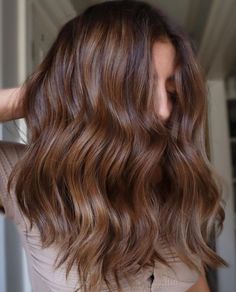 Chestnut Brown Hair With Auburn Highlights, Milky Chocolate Brown Hair, Natural Chocolate Hair, Chocolate Caramel Brown Hair, Cool Caramel Hair, Chestnut Chocolate Brown Hair, Peanut Butter Brunette, Single Process Hair Color Light Brown, Hazelnut Hair Color Brown Balayage