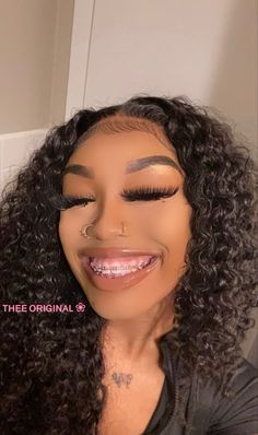 Cute Braces Colors For Light Skin, Baddie With Braces, Braces Aesthetic Girl, Baddies With Braces, Braces Black Women, Pretty Braces, Girls With Nose Piercing