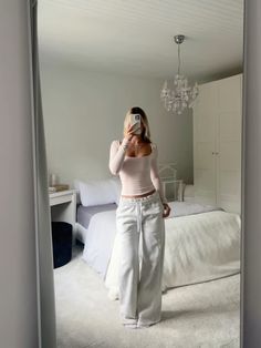 outfit inspo long sleeve top & wide leg sweatpants Pink Marshmallow, Cute Sweatpants Outfit, Sweatpants Outfit, Uni Outfits, Wide Leg Sweatpants, Cute Everyday Outfits, Cute Simple Outfits