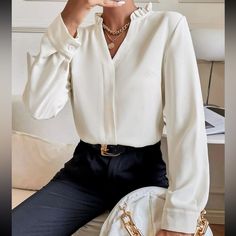 Shein Women’s Cream Blouse Size Small Never Worn - Great Condition Lightweight Material Perfect For Work Worn By Itself Or Under A Jacket Long Sleeve Blouse Outfit, Zara Shirt Women, Blouses For Work, Business Casual Blouse, Bride Lingerie, Work Blouses, Cream Blouse, Simple Blouse, Women Blouses