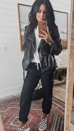 Women Trendy Outfits, Trendy Outfits For Women, Womens Outfits, Outfits For Women, Cute Fall Outfits, Trendy Outfits, Chelsea, Fall Outfits, Leather Jacket