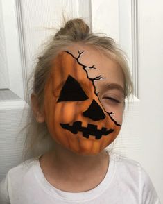 Half Pumpkin Halloween Makeup, Easy Face Paint Ideas Halloween, Pumpkin Halloween Makeup Kids, Halloween Diy Easy Costume, Spooky Halloween Face Paint, Face Paint For Adults Halloween, Paint Face Halloween, Halloween Face Paint Makeup, Fun Halloween Face Paint