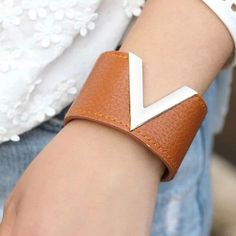 Our V shaped Kirykle style European genuine Leather Bracelets are trendy and retro, Our V shape Wide bracelets are made with adjustable straps 20 cm in size to fit most wrist size. Big Bracelets, Wrap Bangles, Metal Cuff Bracelet, Genuine Leather Bracelet, Wide Cuff Bracelets, Bracelet Simple, Europe Fashion, Wide Bracelet, Leather Bracelets