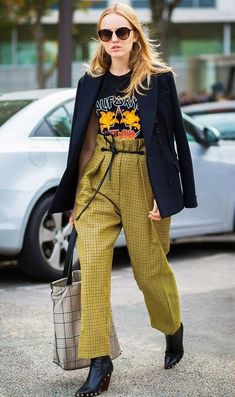 Street style Elegantes Outfit Damen, Pastel Outfit, Paris Mode, Looks Street Style, Street Style Inspiration, Plaid Pants, 가을 패션, Fashion Week Street Style