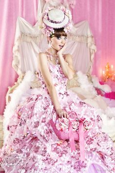 pink wedding dresses 2011  - cute ruffle bridal gowns from Japan Ruffle Bridal Gown, Pretty Gowns, Rose Gown, Tout Rose, Birthday Blessings, Chic Party, Floral Fashion