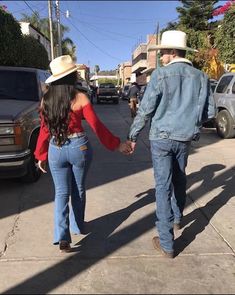 Baile Outfits Jaripeo Couples, Rodeo Outfits Couples, Jaripeo Couple Outfits, Mexican Couple Goals, Cute Goals, Takuache Girl Outfits, Country Couple Pictures, Cute Country Couples, Couple Goals Teenagers Pictures