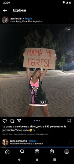 a woman holding up a sign that says mama me egresse in spanish and english