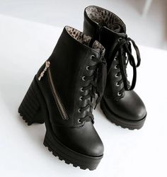 UppColor: black, white, brown Fabric: High-quality PU Inside: velvet inside Sole: wear-resistant non-slip rubber sole Tube height: 12cm Circumference: 26cm Heel height: 9.5cm, waterproof platform: 4cm Number of yards: 35-43 High Top Boots, Brown Fabric, Martin Boots, American Express, Black Friday Sale, Winter Boot, High Top, Black Boots, Combat Boots