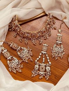 Beautiful kundan semi bridal set . This set is gold plated and high quality. Message me for anymore questions! shipping is free Kundan Choker Set, Bride Indian, Kundan Choker, Indian Bridal Jewelry, Pakistani Jewelry, Choker Set, Bridal Jewellery Indian, Jewelry Indian, Bridal Set