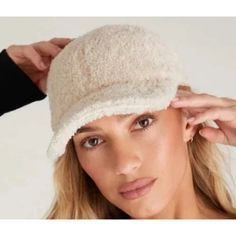 New With Tags From Aerie Offline One Size Fits All Adjustable Strap Back White Fuzzy Fluffy Warm Sherpa Baseball Style Hat Offers Welcome Fast Us Shipping Cute Bucket Hat, Baseball Cap Outfit, Women Trucker, Cap Outfit, Aerie Offline, Blue Beanie, Sherpa Fabric, Active Outfits, Fall Photoshoot