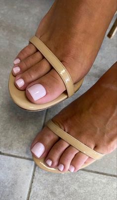 Nails Bridesmaid, Summer Pedicure, Gel Toe Nails, Acrylic Toes, Acrylic Toe Nails, Toe Nail Color, Pretty Toe Nails, Cute Toe Nails, Summer Toe Nails