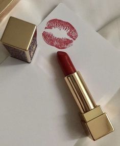 acotar | morrigan Rita Skeeter, Lipstick Tutorial, Lipstick Stain, Beauty Products Photography, Gold Aesthetic, Old Money Style, Mischief Managed, Red Lipstick, Red Aesthetic