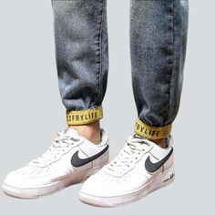 Make a statement in our yellow inscribed hem men's jeans from the 2023 Spring-Summer Collection! Y2K-inspired. mid-waist and baggy. this piece is the perfect blend of comfort and vibe. Featuring ripped accents and a zipper & button closure for a perfect fit. it's the perfect way to add a touch of nostalgia to your wardrobe.Why You'll Fall In LoveFashioned for the modern individual looking to make a statement. this piece is a tribute to the Y2K era and its legendary fashion sense. Its yellow insc Urban Style Letter Print Jeans For Spring, Urban Jeans With Letter Print For Spring, Urban Spring Jeans With Letter Print, Spring Urban Style Jeans With Letter Print, Spring Urban Jeans With Letter Print, Denim Blue Jeans With Letter Print For Streetwear, Denim Blue Letter Print Jeans For Streetwear, Summer Relaxed Fit Jeans With Letter Print, Casual Yellow Straight Leg Jeans