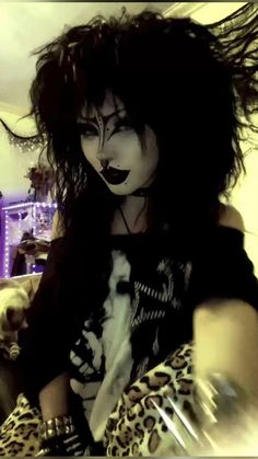 Goth Girl Reference, Goth Style Makeup, Goth Trad Makeup, Gothic Fashion Summer, Trad Goth Makeup Ideas, Trad Goth Makeup Looks, Pretty Goth Makeup, Goth Aesthetic Makeup