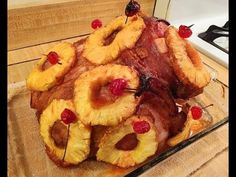 there are pineapples and bacon on top of the cake