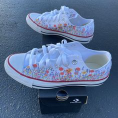 White Floral Print Canvas Shoes For Spring, White Floral Print Sneakers With Round Toe, Spring Wedding Sneakers With Round Toe, White Floral Print Canvas Shoes For Summer, White Wedding Sneakers For Summer, Wedding Shoes White, White Low Top Converse, Converse Design, Custom Wedding Shoes