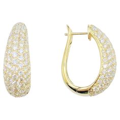 The Following Item we are Offering is an Extremely Rare Beautiful 18KT Yellow Gold Fine Extraordinary Large Diamond Huggie Earrings comprised of approx. 4.70CTS of Fine Fancy Glittering White Diamonds!! These Gorgeous Diamond Earrings are from a Top Private Manufacturer that sold to Important 5 Star Hotels and Fine Jewelry Stores and comes New With Tags $16,359.00!! Modern Hoop Earrings, Diamond Earrings For Women, Pave Diamond Earrings, Diamond Huggie Earrings, Diamond Huggies, Earrings For Sale, Flowers Gif, Big Diamond, Loop Earrings