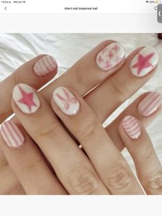 Pink Nails Star Design, Cute Nail Inspo Coquette, Short Nails Aesthetic Ideas, Painted Nail Designs No Acrylics, Summer Bow Nails, Light Pink Star Nails, Tiktok Nails Designs, Cute Short Gel Nail Designs, Star And Bow Nails