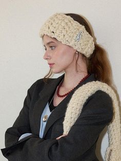 Composition : Wool 100%Color : beigeCountry of Origin : Republic of Korea Head Band Crochet, Hairband Crochet, Crochet Hairband, Warm Headbands, Knitted Headband, Crochet Inspo, Crochet Headband, Head Band, Crochet Accessories