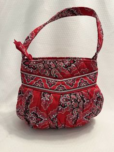 Vera Bradley “Frankly Scarlet” Red Paisley Small Purse Bag 🌺. 2 inside pockets - Top zipper with logo ribbon - No holes, rips or flaws in outside fabric or inner lining * Very clean - Excellent condition 🌺 Smoke free - pet free home…… Thanks for looking!