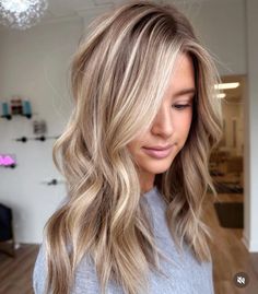 Easy Upkeep Blonde Hair, Golden Highlights Blonde Hair, Effortless Blonde Hair, Medium Blonde With Highlights, Warm Blonde With Money Piece, Winter 2024 Blonde Hair Trends, Blonde Dimensional Hair Balayage, Blonde Hair With Lowlights Fall Caramel, Root Smudge Brunette To Blonde