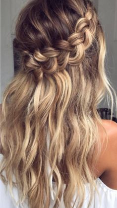 Discover 20+ Trendy Hairstyles You Will Love that are perfect for any occasion! From chic Sleek Hairstyles to fun Messy French Braids, these Hair Stylies will keep you looking fabulous. Get inspired with Vlasové Trendy and embrace Easy Hairstyles For Long Hair, including Ponytail Hairstyles and stylish French Braid Hairstyles. Whether you're looking for Hairstyles For School or want to elevate your everyday look with Layered Haircuts, these Aesthetic Hair ideas will fit perfectly into your Ha... Luxy Hair, Boho Wedding Hair, Braid Hairstyle, Wedding Hair Inspiration, Braided Hairstyles For Wedding, Penteado Cabelo Curto, Messy Hair, Party Hairstyles, Loose Hairstyles