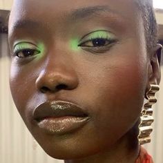 Makeup For Black Skin, Brown Skin Makeup, Green Makeup, Makeup Eye Looks, Creative Eye Makeup, Creative Makeup Looks, Glamour Makeup