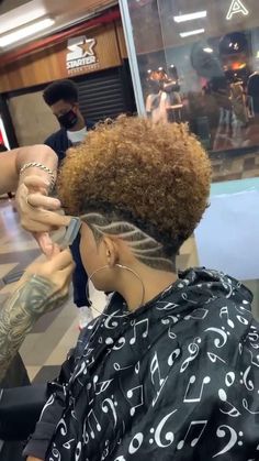 Pin on Short Hair| Don't Care! Taper Haircut, Natural Haircuts, Hair Doos, Ladies Hairstyles, Shaved Side, Black Hair Short Cuts