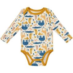 It may look like a basic onesie, but this one is slightly more elevated. Made in the softest organic cotton with spandex and featuring a fashionable trim at the neck and yoke as well as the YD embroidery at the sleeve. It comes in an array of adorable prints that can be worn out and about or can be worn to bed. The onesie also features easy to close snaps so you’re never stuck at the changing table. | Young Days | Austin Trim Neck Onesie, Chloe | Organic Cotton (Multicolor, Size 12M) | Maisonett